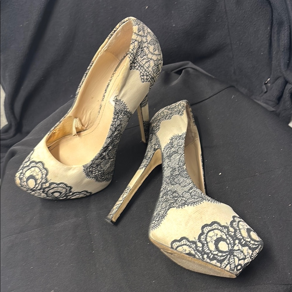 Steve Madden Cream and Black Heels with Platform Sole